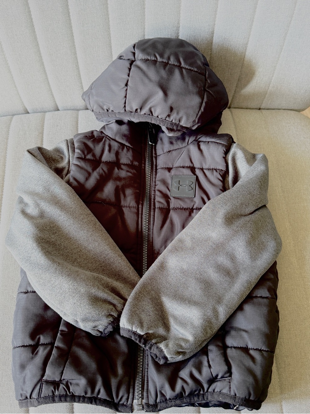 Under Armour Kids Hooded Puffer Jacket in Dark Gray and Black, Size 4